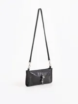 Mini bag de cuero vacuno color celeste con herraje metálico de candado y llave, y correa de hombro ajustable.