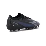 Championes de fútbol Diadora modelo Drop MD, color negro con acabado iridiscente. Presentan diseño con cuello tipo media, cordones ajustables y suela con tapones para terreno firme.