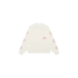 Remera de manga larga color blanco marfil de Eme Studios, con cuello redondo, estampado pequeño de corona en el pecho junto al texto "EMESTUDIOS" en color rojo, y estampado repetido de coronas a lo largo de las mangas.