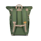 Mochila Jansport Hatchet Rolltop color verde con detalles en beige.