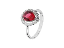 Anillo de plata 925 con cristal rojo en forma de lágrima rodeado de circonias.