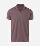 Camisa polo de manga corta confeccionada en algodón, con cuello en V y detalles en color contrastante en el borde del cuello y las mangas.