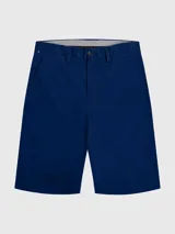 Bermuda de gabardina azul marino, con corte amplio y pierna recta.