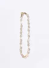 Pulsera compuesta por eslabones en forma de corazón, fabricada en plata 925 con baño de oro 18k.