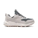 Championes de trekking Hi-Tec Geo Fox, color gris claro con detalles en gris oscuro. Cuentan con tecnología Dri-Tec Waterproof, plantilla Air Flow, entresuela Geo Foam y suela M-D Traction.