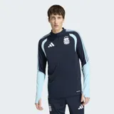 Buzo de entrenamiento Adidas Tiro Training Selección Argentina 26, color azul marino con detalles en celeste en mangas y hombros. Incluye cierre parcial en el cuello, logo de Adidas y escudo de la AFA en el pecho. Diseño con tecnología Formotion.