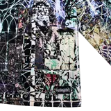 Remera de manga larga confeccionada en tela dry-fit sublimada con estampado camuflado de ciudad. Presenta puños en las mangas y cuello redondo.