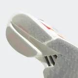 Championes de running Adidas Adizero Adios Pro 4, color blanco con detalles en naranja y rojo. Presentan tecnología Lightstrike Pro en la mediasuela para una amortiguación superior y suela de caucho Continental para un agarre óptimo.