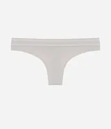 Bombacha tipo bikini de corte clásico, confeccionada en poliamida seamless con textura sutil. Presenta un diseño minimalista y cómodo con forro de algodón, ideal para uso diario.
