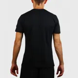 Remera deportiva Diadora negra de corte clásico, con cuello en V y mangas cortas.