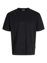 Remera de manga corta y cuello redondo con calce relajado. Presenta un diseño minimalista con el logo CORE estampado en el pecho. Confeccionada en tejido interlock de textura suave y elástica.