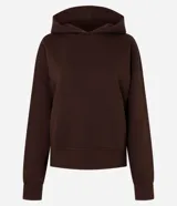 Buzo de algodón con felpa, color bordó, con capucha estructurada, bolsillo canguro delantero y puños canelados.