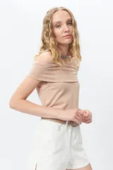 Top strapless negro con efecto desteñido.