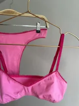 Top de algodón rosa chicle con elásticos fucsia.