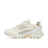 Championes de senderismo Merrell modelo Speed Strike 2, de color beige con detalles en celeste claro y verde musgo. Presentan parte superior de malla y sintético, suela de goma con tacos para mayor tracción y cordones frontales.