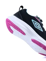 Championes deportivos Umbro modelo Vega, color verde agua, con capellada de tejido técnico transpirable y suela de goma blanca con amortiguación.