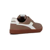 Championes Diadora modelo Bamtelo, color marrón con detalles en blanco y suela marrón.