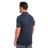 Polo de manga corta color azul marino, con cuello clásico, cierre frontal de tres botones y bolsillo frontal en el pecho.