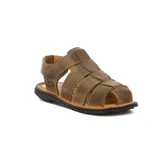 Sandalias franciscanas de cuero color sésamo para hombre, con múltiples tiras y ajuste con velcro.
