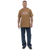Remera de manga corta color marrón con logo Dickies tricolor estampado en el pecho.