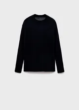 Jersey de punto de corte recto y diseño semitransparente, con cuello redondo y manga larga. Confeccionado en una mezcla de fibras suaves.