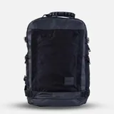 Mochila urbana de 30 litros, color negro, con diseño funcional y resistente al agua. Cuenta con asa superior ergonómica, correas acolchadas, múltiples compartimentos con cierre, bolsillos laterales y sistema de compresión.