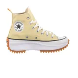 Zapatillas Converse Run Star Hike Hi color amarillo pastel, de caña alta, con cordones blancos, plataforma blanca y suela de goma marrón con diseño dentado.