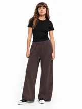 Pantalon de jogging marron de corte ancho y relajado, con cintura elastizada.