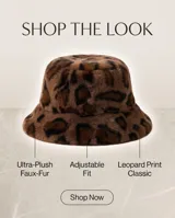 Gorro tipo bucket de piel sintética con estampado animal print.