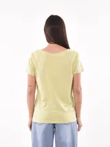 Remera color verde claro con estampado rosa con la frase "You Matter Then You Matter Now You Always Will".