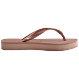Ojotas Havaianas modelo Slim, color rosado, con tiras finas y suela con textura antideslizante.