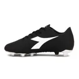 Championes de fútbol Diadora Striker II MD, color negro con detalles en blanco.