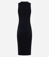 Vestido midi color beige, confeccionado en tejido de punto acanalado, sin mangas y de corte ajustado.