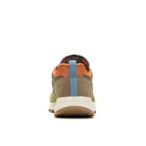 Championes urbanos Merrell modelo Alpine 83, con diseño inspirado en el senderismo. Presentan una combinación de gamuza y tela en tonos verde oliva, beige y naranja, con entresuela de espuma EVA y suela de goma dentada.