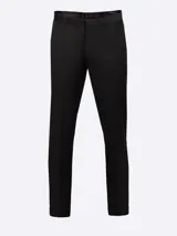 Traje de dos piezas compuesto por un saco de corte clásico con cierre de dos botones y bolsillos con solapa, y un pantalón de vestir de corte recto a juego.