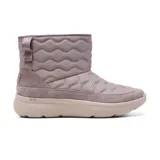 Bota tipo chugga de media caña Skechers On-the-GO Encore, color lila, con parte superior de gamuza tratada con 3M Scotchgard, detalles artesanales, forro de piel sintética, amortiguación ULTRA GO y plantilla Skechers Air-Cooled Goga Mat.