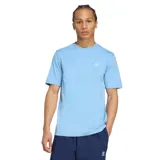 Remera celeste de corte clásico con logo Adidas Trefoil estampado en el pecho.