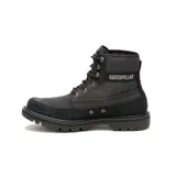 Bota de caña media Caterpillar, confeccionada en una combinación de canvas y gamuza. Presenta cierre con cordones, suela de goma dentada para mayor tracción y logo de la marca en el lateral y la lengüeta.