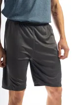 Short deportivo largo negro de poliéster con cintura elástica.