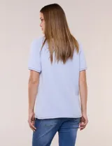 Buzo tejido de punto jersey de algodón color beige, de diseño relajado, escote redondo amplio y mangas cortas raglán.