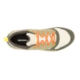 Championes de senderismo Merrell modelo Tempo Sol, con diseño en tonos verde oliva, beige y detalles en naranja. Confeccionados en una combinación de gamuza y malla transpirable, cuentan con entresuela de espuma EVA para mayor amortiguación y suela de goma con tacos para un mejor agarre en terrenos irregulares.