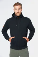 Canguro azul con capucha y cierre frontal, con bolsillos laterales.