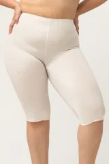 Calza biker modeladora confeccionada en lycra negra.