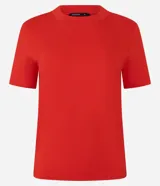 Remera básica de corte ajustado, color rosado, con mangas cortas y cuello redondo. Confeccionada en tejido de ribana lisa.