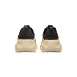 Championes Nike modelo Ava Rover, con diseño moderno de perfil bajo. Presentan un cuerpo superior en color negro con detalles en tono crema en la entresuela texturizada y una estructura lateral semitransparente.