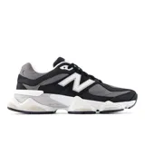 Championes urbanos New Balance modelo 9060, con diseño inspirado en la estética Y2K. Presenta una combinación de paneles en negro, gris y blanco, con entresuela esculpida de doble densidad y logo N lateral distintivo.