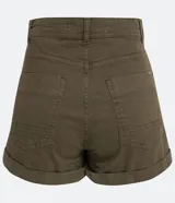 Short de sarga color celeste, de corte ajustado y cintura alta, con cierre frontal y bolsillos laterales.