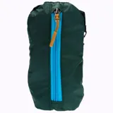 Riñonera unisex color verde oscuro con detalles en beige y azul. Cuenta con múltiples bolsillos con cierre de cremallera, correa ajustable a la cintura y logo de la marca estampado en el frente.