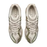 Championes New Balance modelo M1906Ne, color beige, verde y rosa.