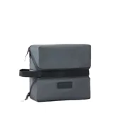 Neceser de viaje Rip Curl Weekend Travel, color negro, con doble compartimento con cierre y asa lateral. Incluye logo de la marca en el frente.